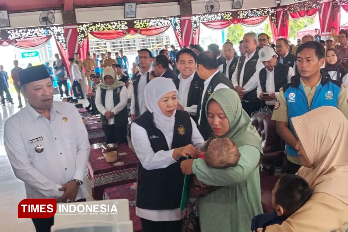 Bupati Sampang Dampingi Gubernur Jatim Salurkan Sapa Bansos 2026